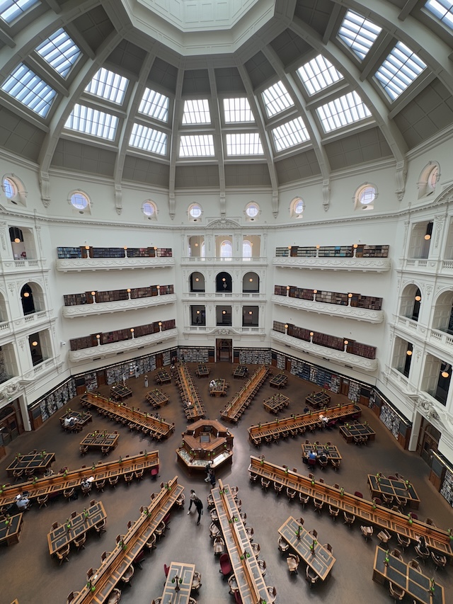 ビクトリア州立図書館 メルボルン　世界一美しい図書館　ラ・トローブ閲覧室　オーストラリア　おすすめ時間