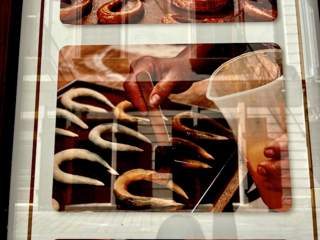 スロバキア　ブラチスラヴァ　観光　ウィーンから１時間　カフェ　Kormuth Confectionery