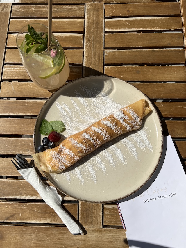 スロバキア　ブラチスラヴァ　観光　ウィーンから１時間　カフェ　パンケーキ
