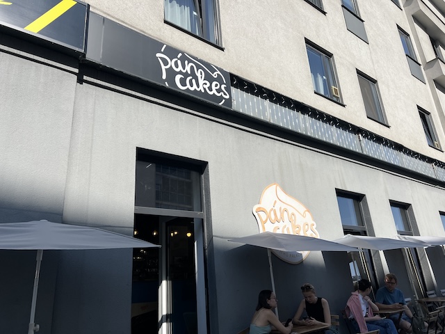 スロバキア　ブラチスラヴァ　観光　ウィーンから１時間　カフェ　パンケーキ　外観
