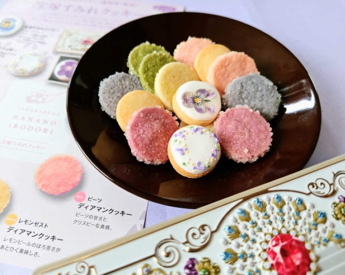 東京都千代田区・「パティスリー マグノリア 有楽町店」宝塚すみれクッキー、リーフレット