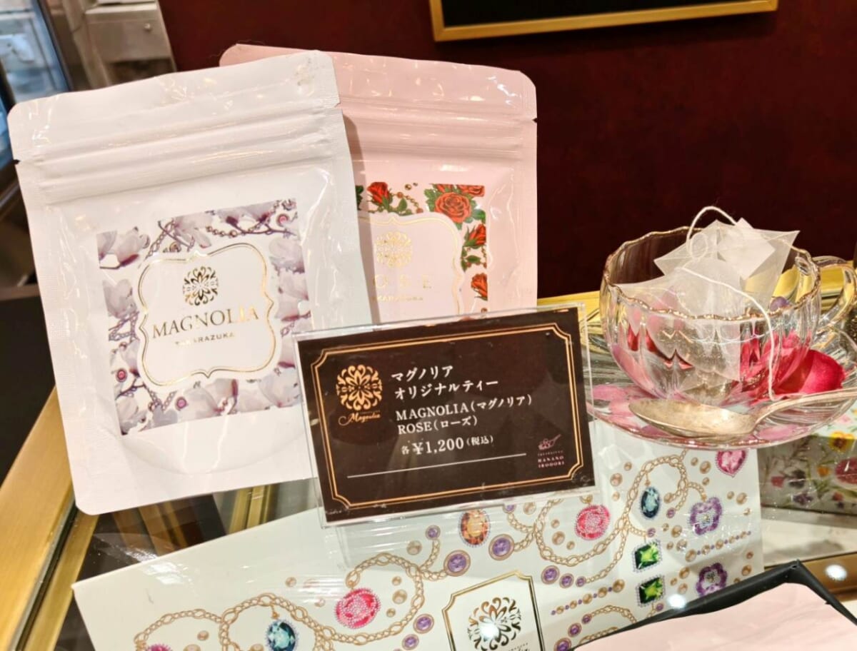 東京都千代田区・「パティスリー マグノリア 有楽町店」マグノリアオリジナルティーROSE(ディスプレイ)