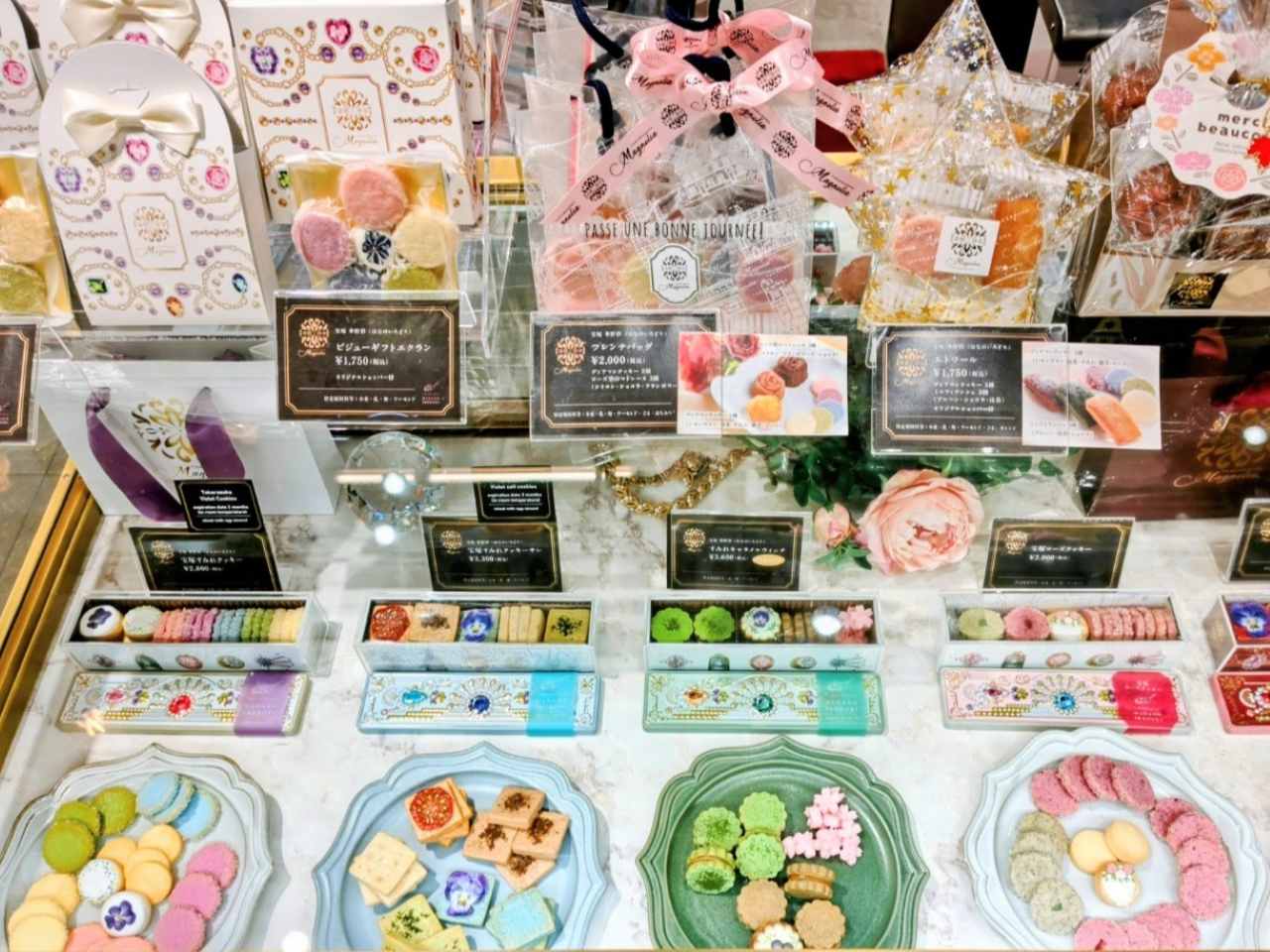 東京都千代田区・「パティスリー マグノリア 有楽町店」ショーケース