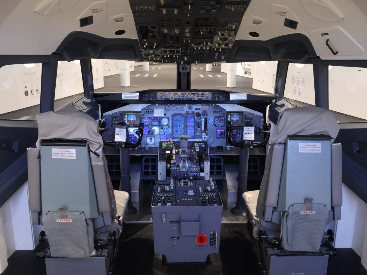 ミュージアム内部のコックピット（内観）