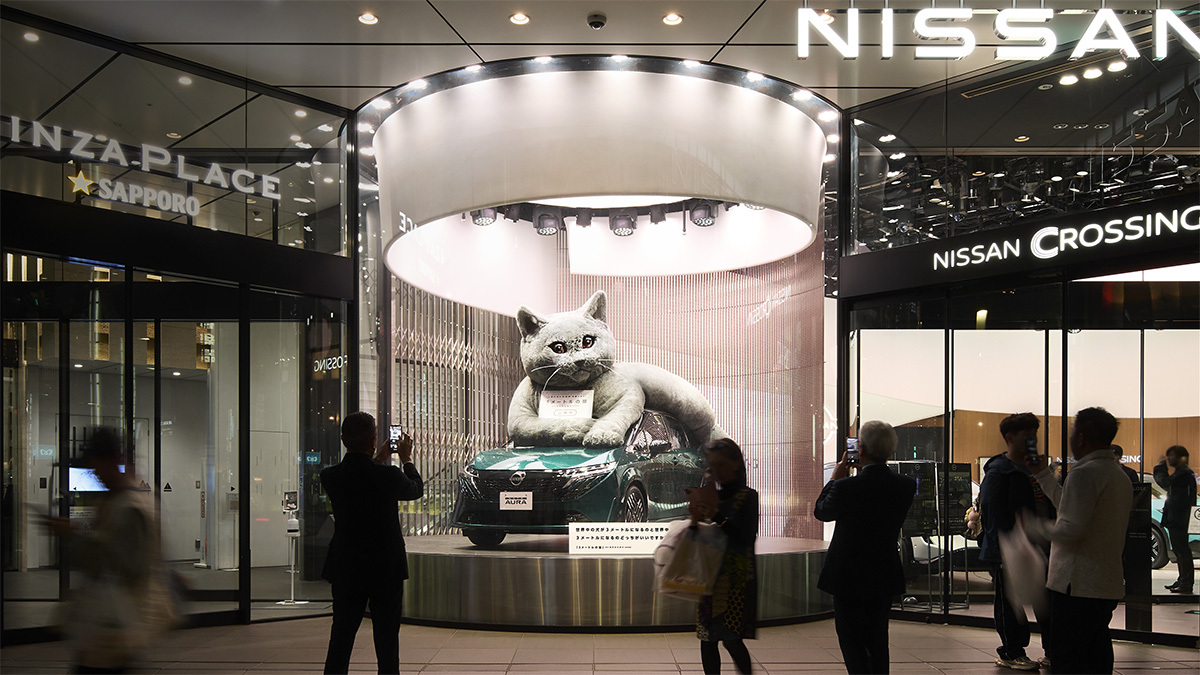 銀座一等地に3メートルの巨大猫が出現!?お笑い芸人・水川かたまりが手がけた日産の短編ドラマが現実に!