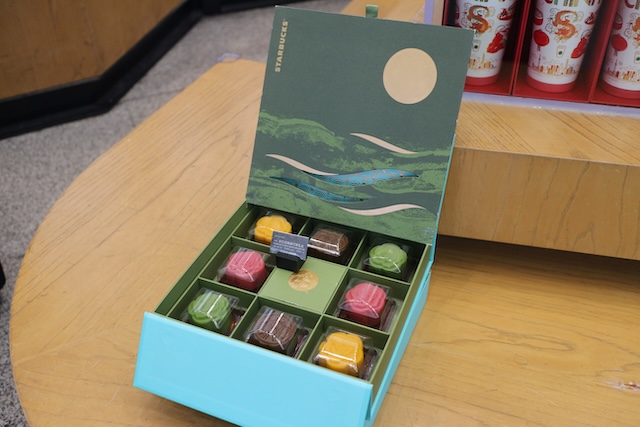 中国　スタバ　北京国際空港　限定アイテム　月餅