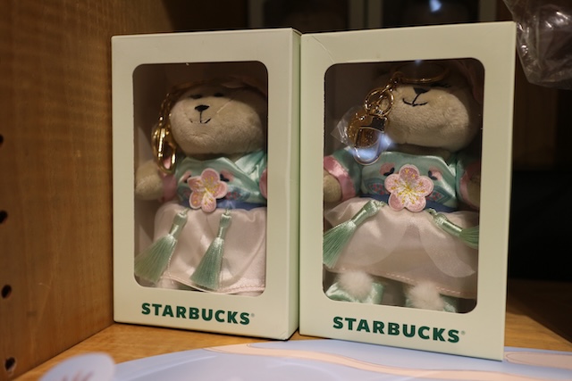 中国　スタバ　北京国際空港　限定アイテム　ベアリスタ　バッグチャーム