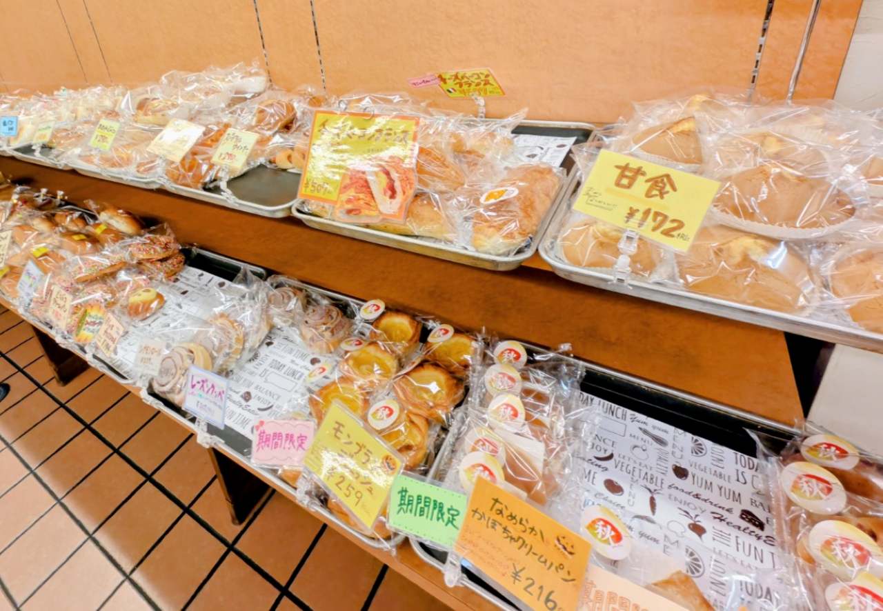神奈川県相模原市・「オギノパン 本社工場直売店」店内2