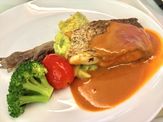 ベトナム航空機内食　真鯛のスパイス焼き アメリケーヌソース