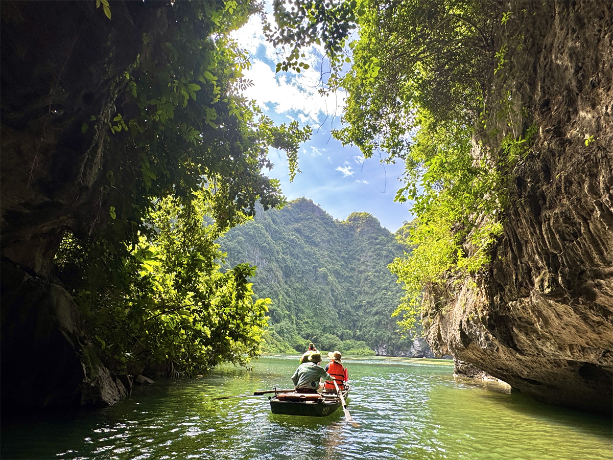 チャンアン手漕ぎボートクルーズ　洞窟