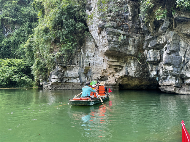 チャンアン手漕ぎボートクルーズ　洞窟
