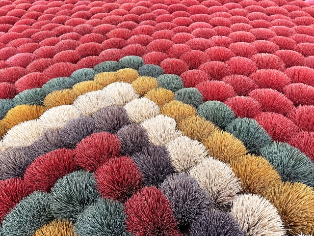 クアン・フー・カウ 線香工芸村　赤が映える