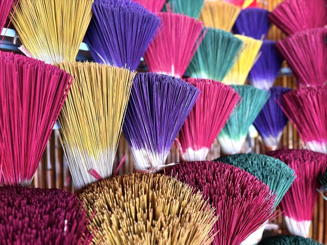 クアン・フー・カウ 線香工芸村　色とりどりの線香