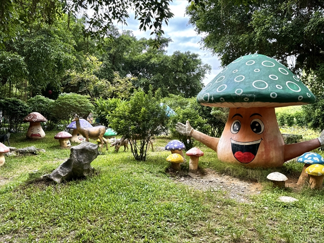 ムア洞窟　キノコのオブジェ