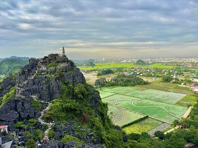 ムア洞窟 パゴダ側の山頂