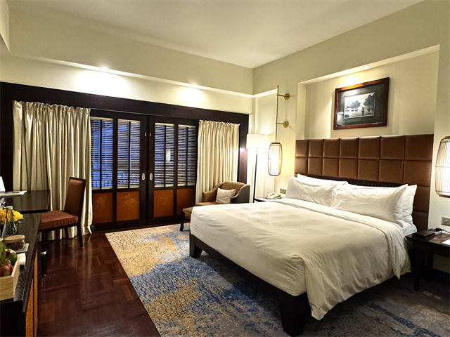 InterContinental Hanoi Westlake　夜の客室