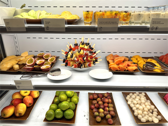 InterContinental Hanoi Westlake　朝食ビュッフェ　フルーツ