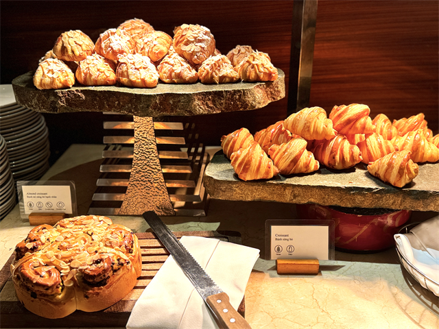 InterContinental Hanoi Westlake　朝食ビュッフェ　パン