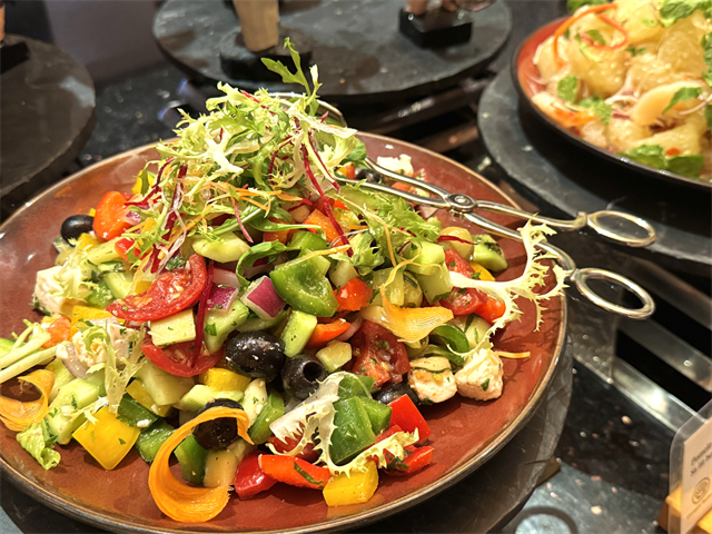 InterContinental Hanoi Westlake　朝食　サラダ