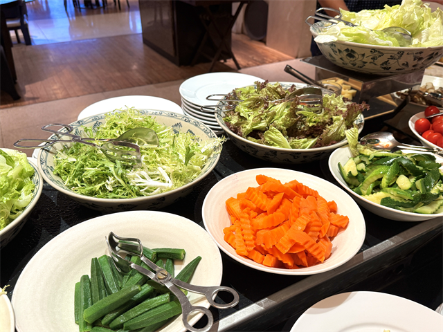 InterContinental Hanoi Westlake　朝食ビュッフェ　サラダ