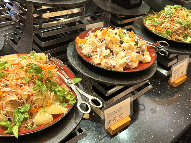 InterContinental Hanoi Westlake　朝食ビュッフェ　サラダ