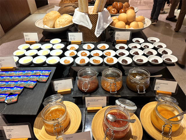 InterContinental Hanoi Westlake　パン　スプレッドも豊富