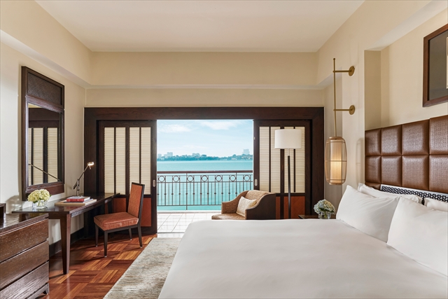 One King Bed Classic Overwater Lake View