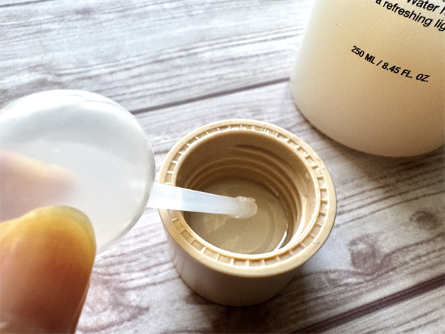 セリア スポイトボトル 化粧水詰め替え2