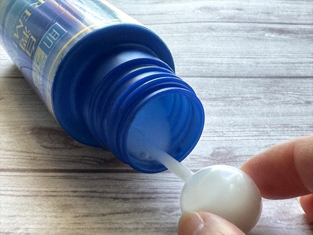 セリア スポイトボトル 乳液詰め替え