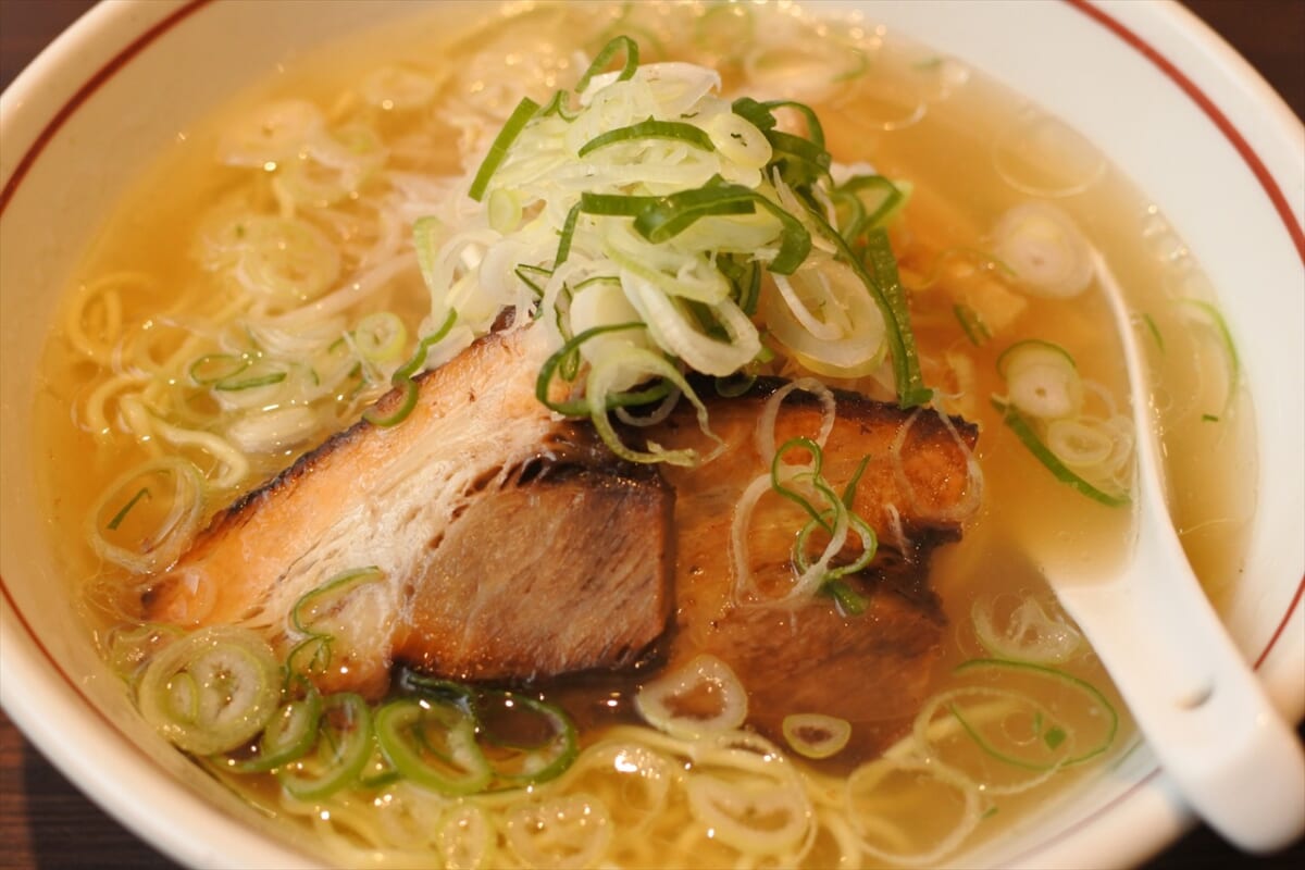 【実はソレ鳥取が発祥！】ソウルドリンクとして愛されている「白バラ牛乳」や牛骨ラーメンなど！各スポットの観光情報も紹介