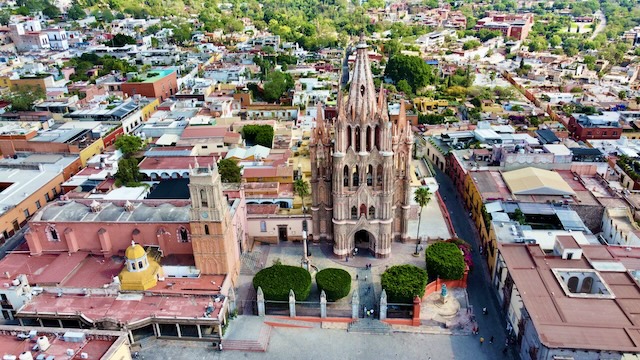 メキシコ　サンミゲル・デ・アジェンデ　女子ウケ　パロキア教会