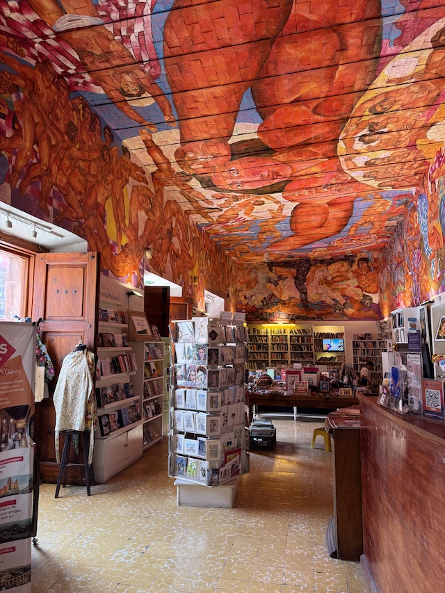 メキシコ　サンミゲル・デ・アジェンデ　女子ウケ　Biblioteca Pública AC.