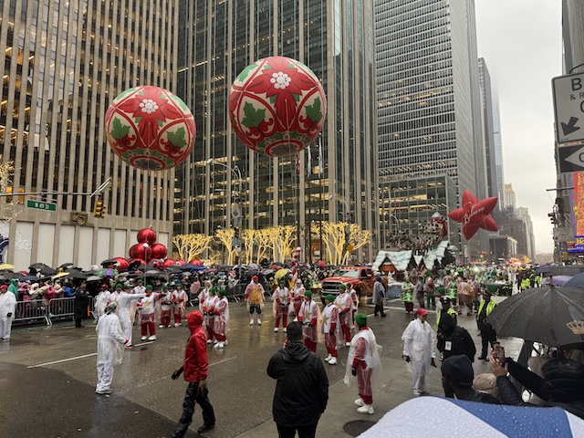 NY サンクスギビングデー ニューヨーク　パレード 天気　荷物