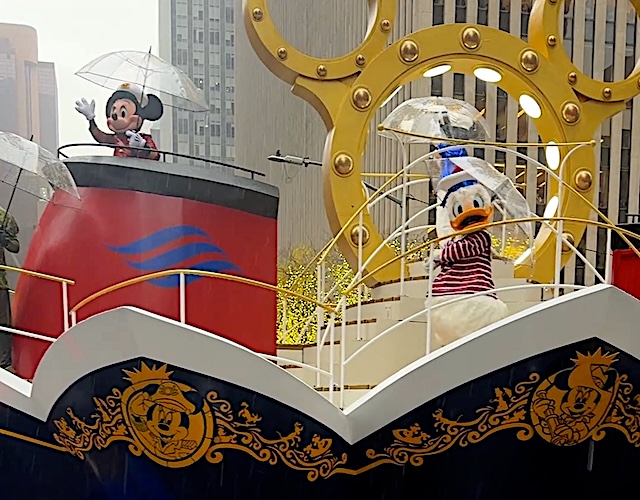 NY サンクスギビングデー ニューヨーク　パレード　ミッキー　ディズニー