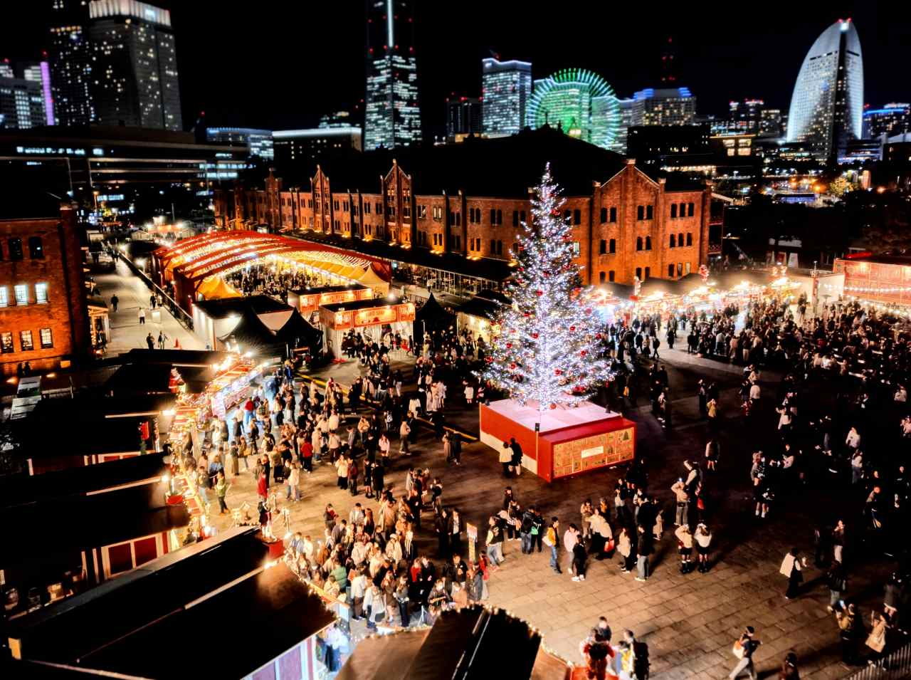 神奈川県横浜市・2025年11月21日(金)~2025年12月25日(木)「Christmas Market in 横浜赤レンガ倉庫」メイン会場全体
