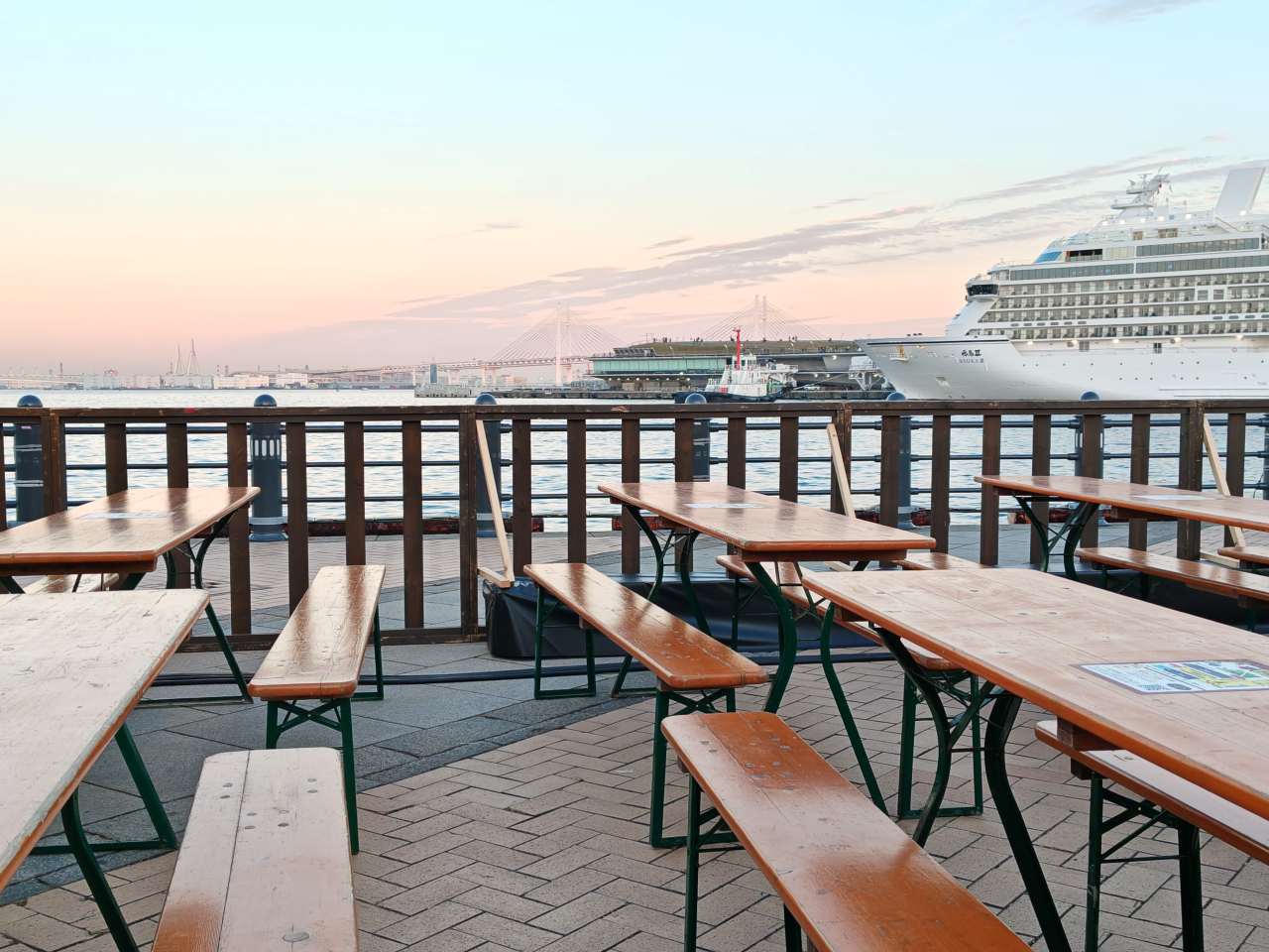 神奈川県横浜市・2025年11月21日(金)~2025年12月25日(木)「Christmas Market in 横浜赤レンガ倉庫」飲食エリア2