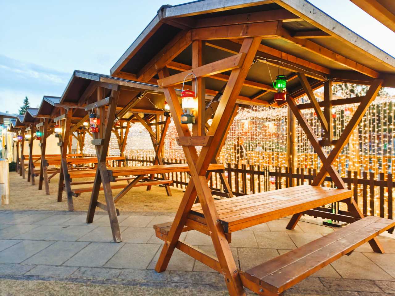 神奈川県横浜市・2025年11月21日(金)~2025年12月25日(木)「Christmas Market in 横浜赤レンガ倉庫」飲食エリア3