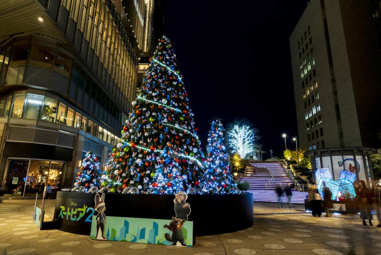 東京都千代田区・東京ミッドタウン日比谷「HIBIYA Magic Time Illumination 2025」（画像：東京ミッドタウンマネジメント株式会社プレスリリースより）
