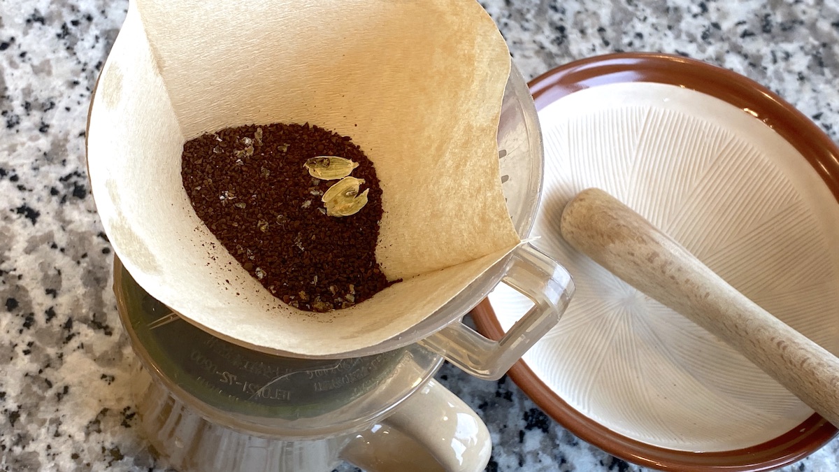 カルダモンコーヒー　すり鉢　ドリップ