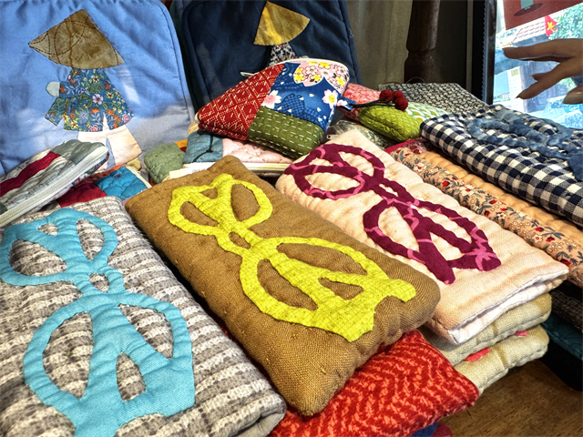 ハノイ商店　手詩集のメガネケース