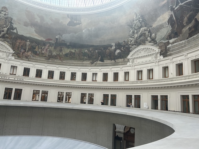 ブルス・ドゥ・コメルス – ピノー・コレクション 内部1