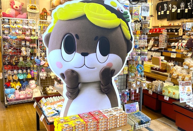 道の駅「かわうその里すさき」はしんじょう君グッズ満載! ポップパネル