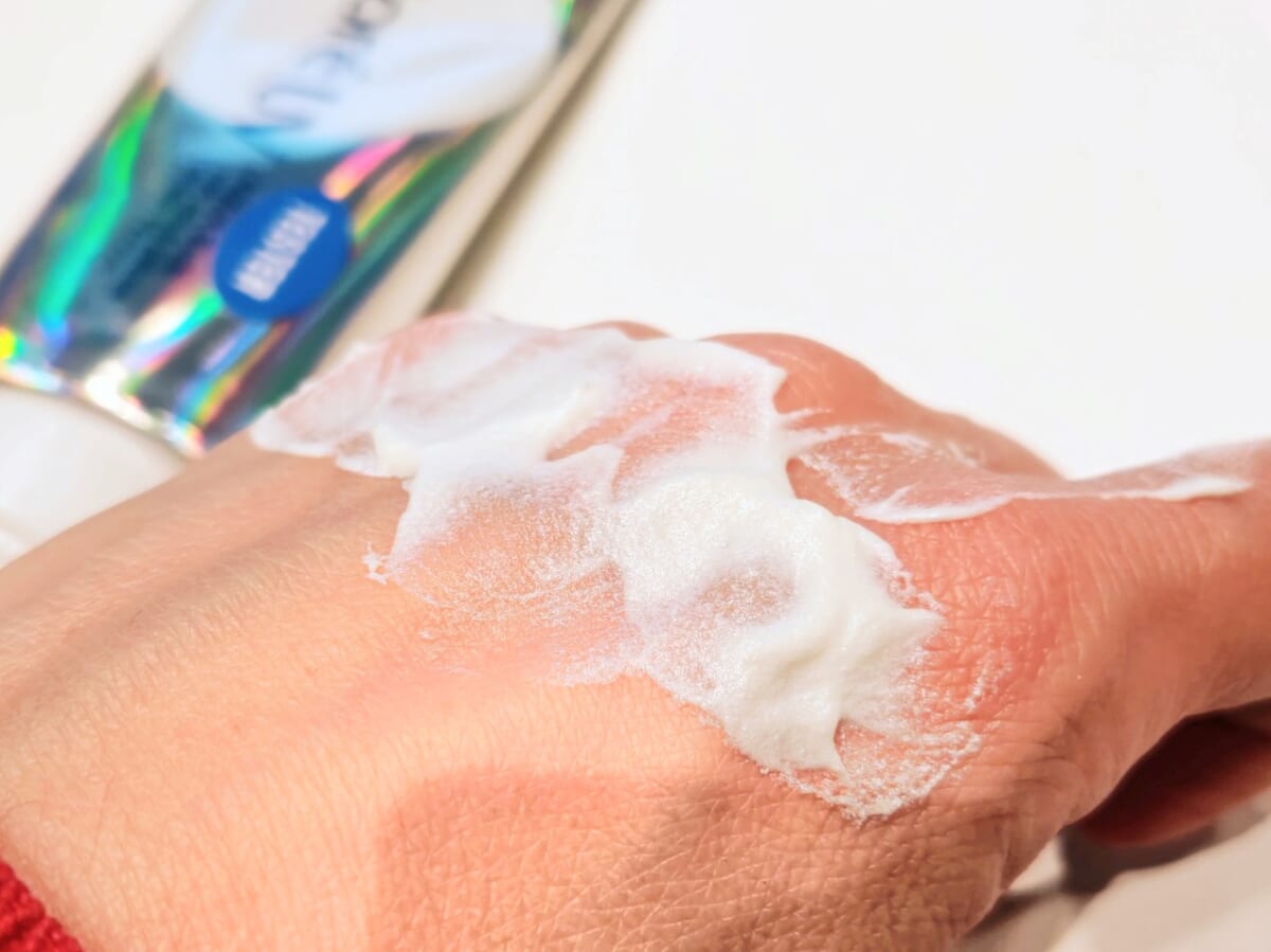 花王株式会社・ビオレ「ビオレUV アクアリッチ エアリーホールドクリーム(通称:呼吸感ベールUV)」塗った様子2