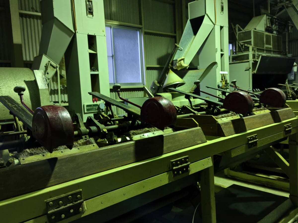 静岡県静岡市・「志田島園」体験プログラム 「茶畑・わさび田＆縁側カフェ」製茶工場の見学