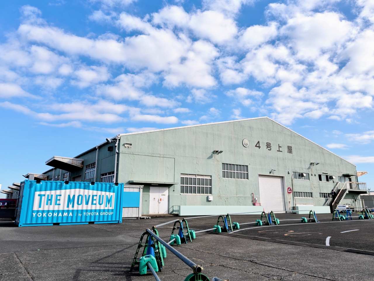 神奈川県横浜市・山下ふ頭4号上屋、2025年12月20日（土）～2026年3月31日（火）「THE MOVEUM YOKOHAMA by TOYOTA GROUP」外観