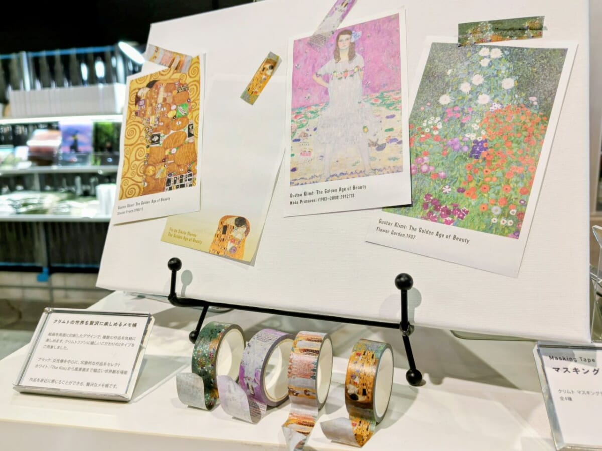 神奈川県横浜市・山下ふ頭4号上屋、2025年12月20日（土）～2026年3月31日（火）「THE MOVEUM YOKOHAMA by TOYOTA GROUP」オリジナルグッズ（メモ帳（ホワイト・ブラック）、マスキングテープ）