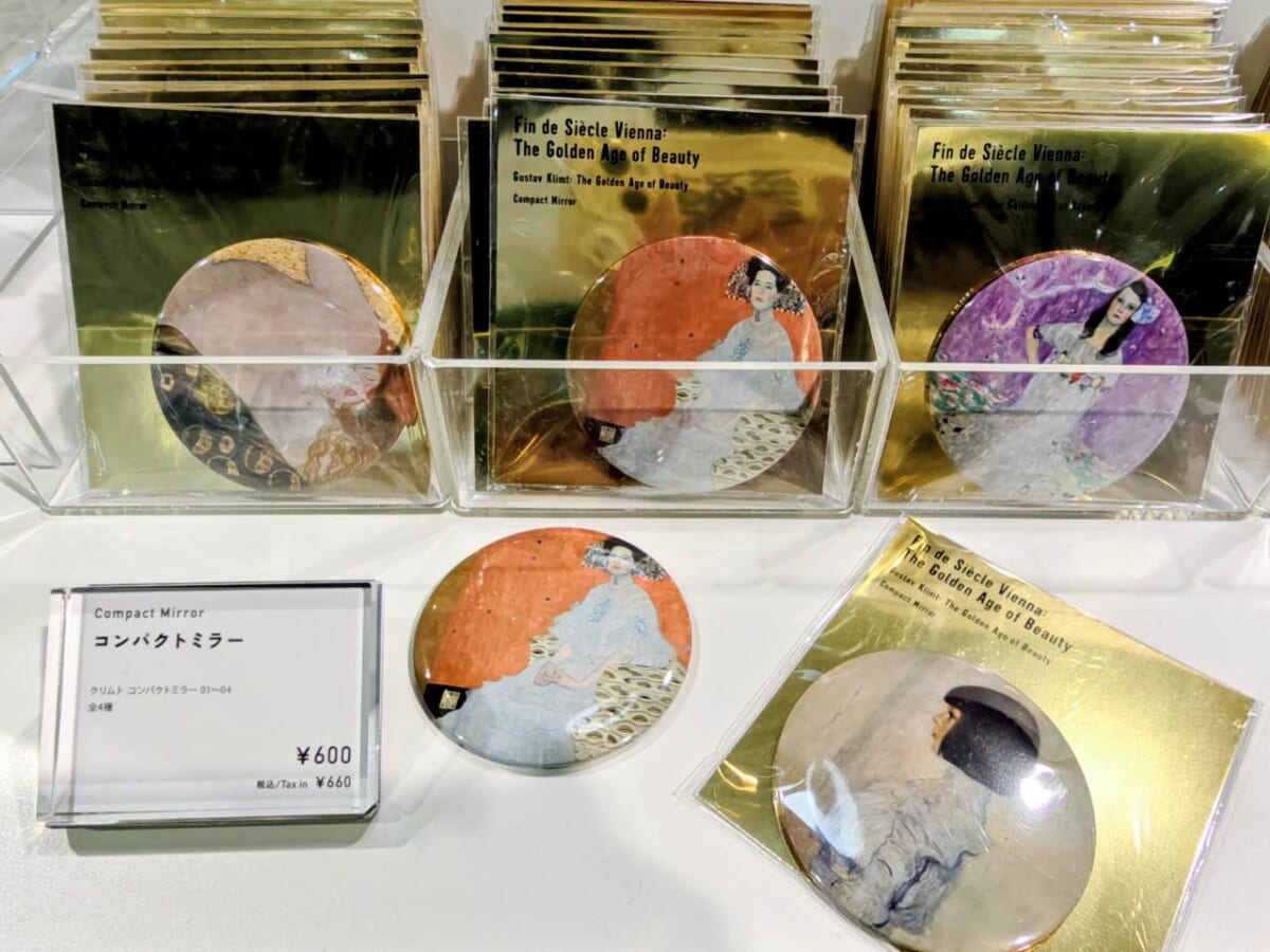 神奈川県横浜市・山下ふ頭4号上屋、2025年12月20日（土）～2026年3月31日（火）「THE MOVEUM YOKOHAMA by TOYOTA GROUP」オリジナルグッズ（コンパクトミラー）