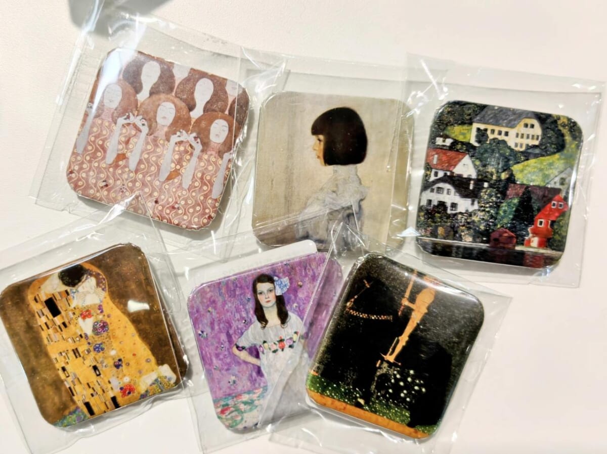 神奈川県横浜市・山下ふ頭4号上屋、2025年12月20日（土）～2026年3月31日（火）「THE MOVEUM YOKOHAMA by TOYOTA GROUP」オリジナルグッズ（缶バッジ）