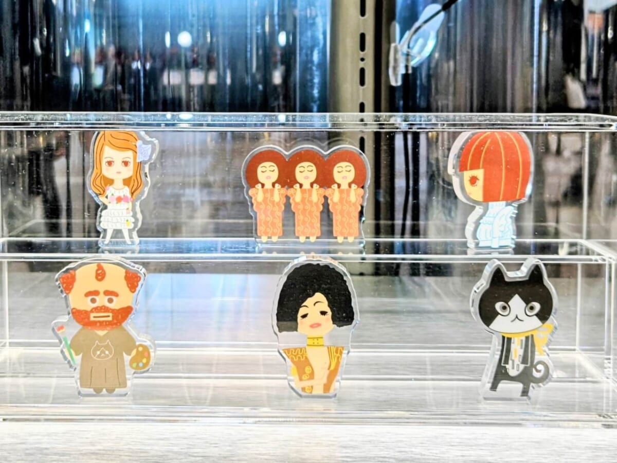 神奈川県横浜市・山下ふ頭4号上屋、2025年12月20日（土）～2026年3月31日（火）「THE MOVEUM YOKOHAMA by TOYOTA GROUP」オリジナルグッズ（アクリルスタンド）