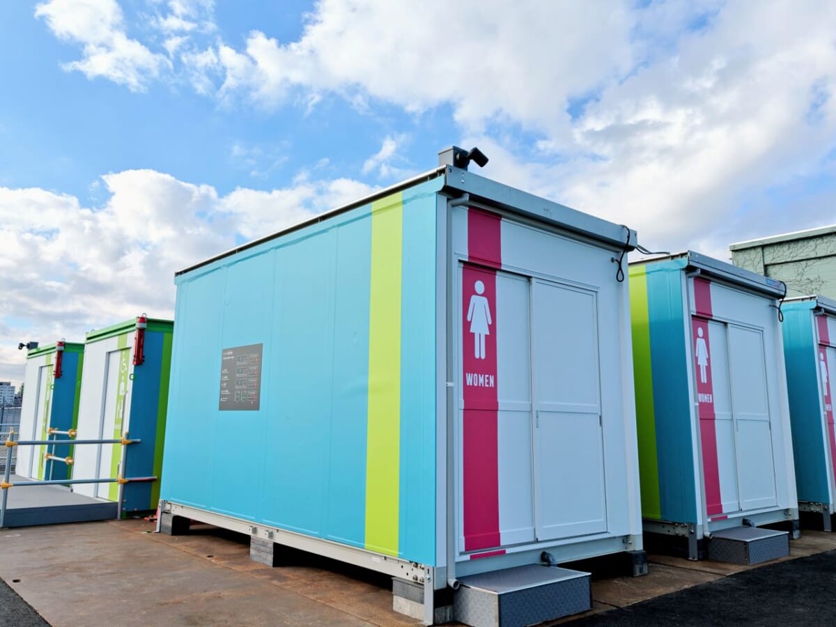 神奈川県横浜市・山下ふ頭4号上屋、2025年12月20日（土）～2026年3月31日（火）「THE MOVEUM YOKOHAMA by TOYOTA GROUP」トイレ